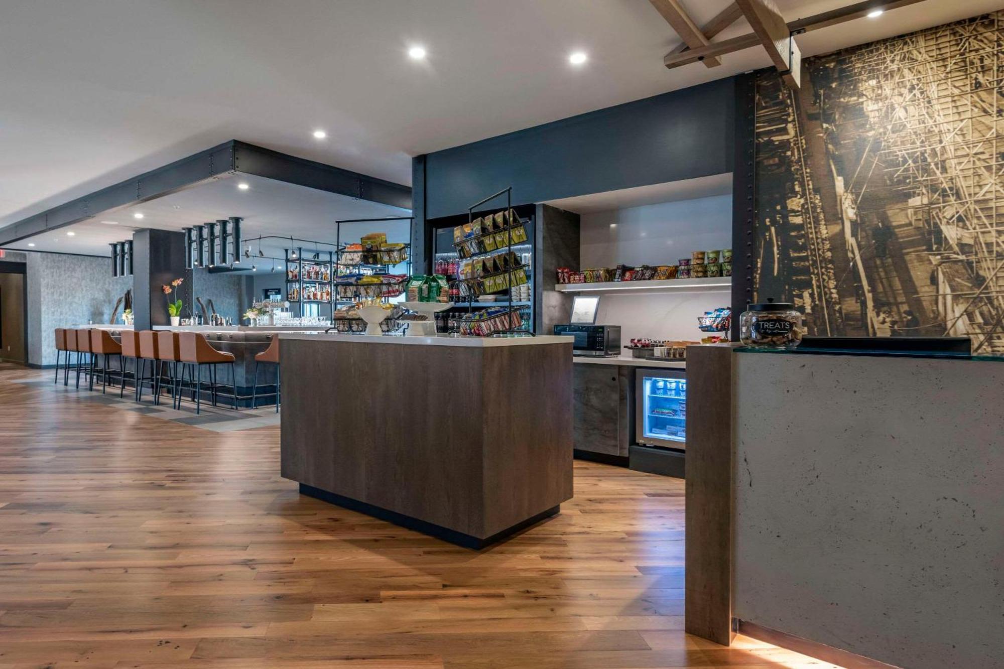 Cambria Hotel Portland Downtown Old Port Екстер'єр фото