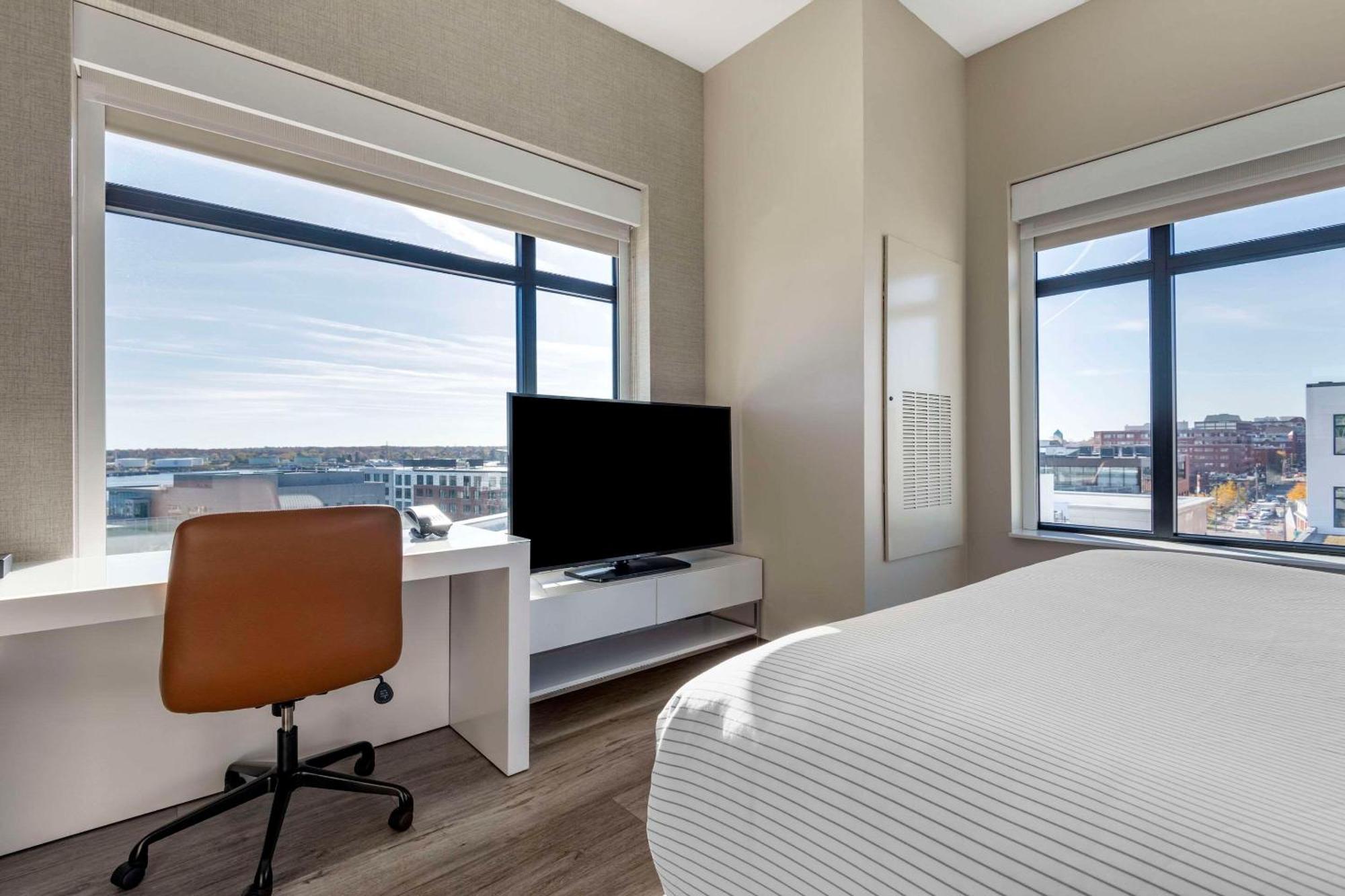 Cambria Hotel Portland Downtown Old Port Екстер'єр фото