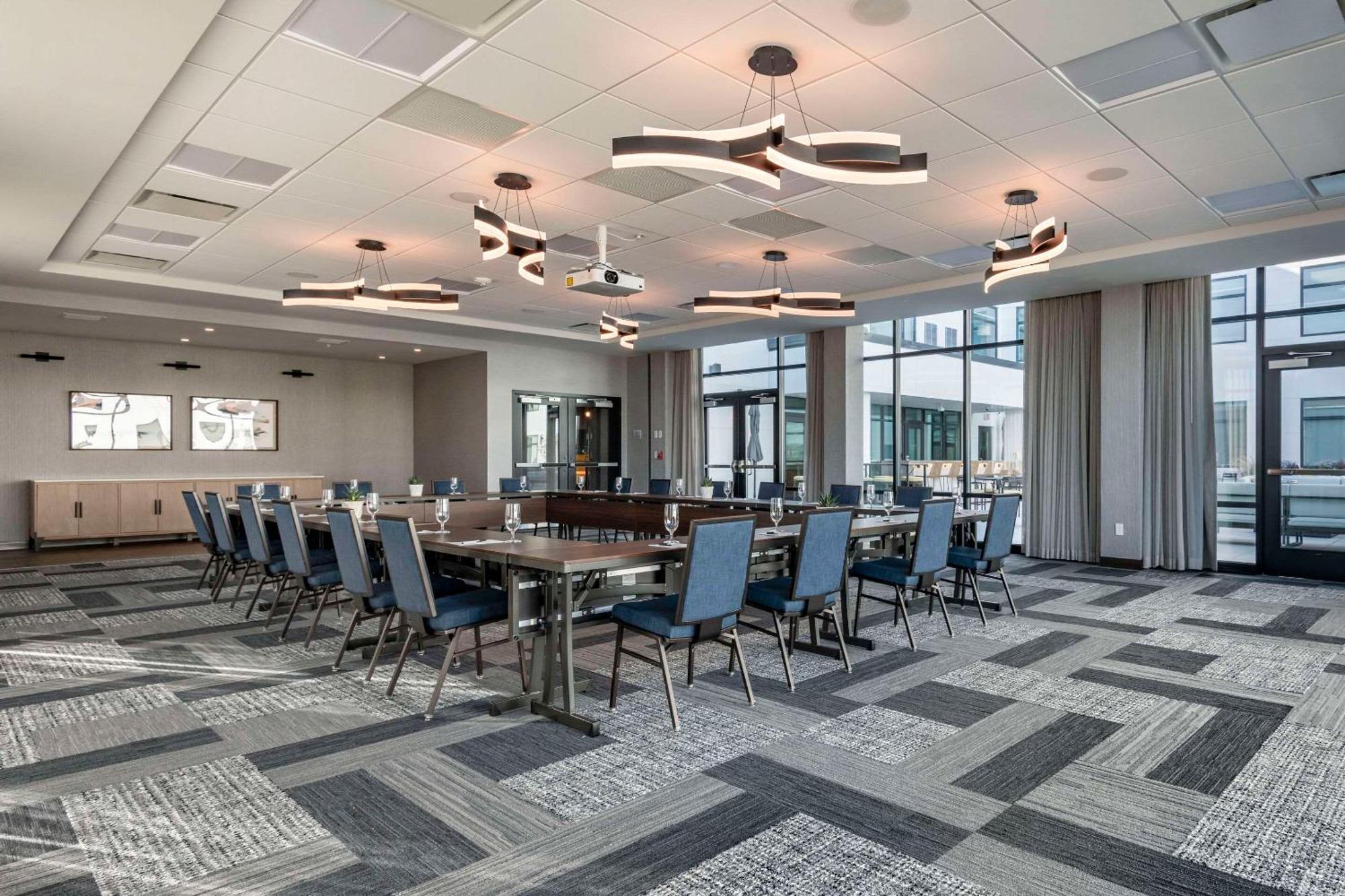 Cambria Hotel Portland Downtown Old Port Екстер'єр фото