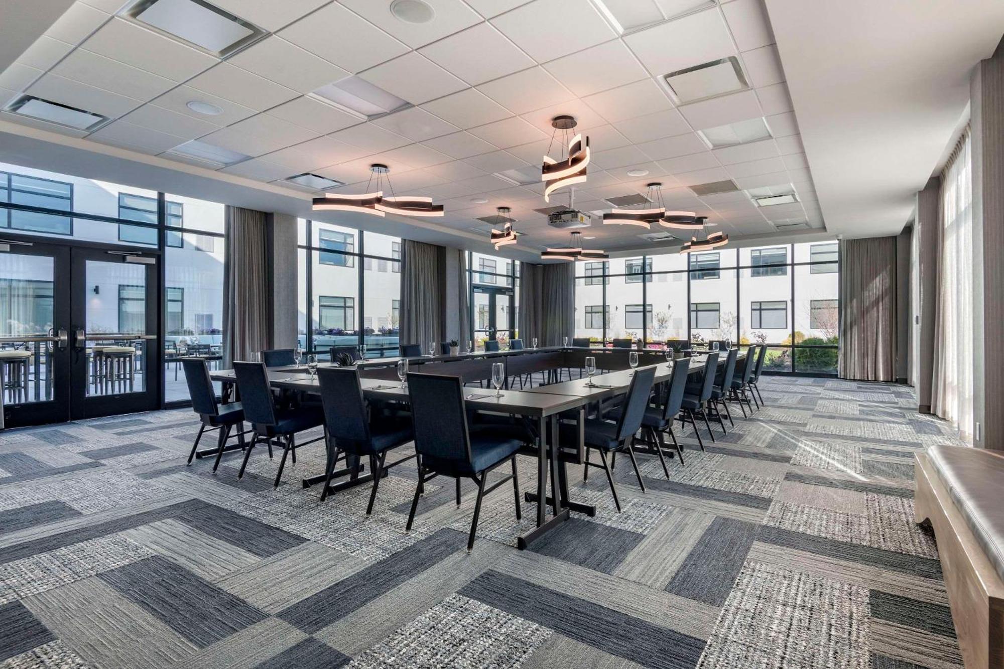 Cambria Hotel Portland Downtown Old Port Екстер'єр фото