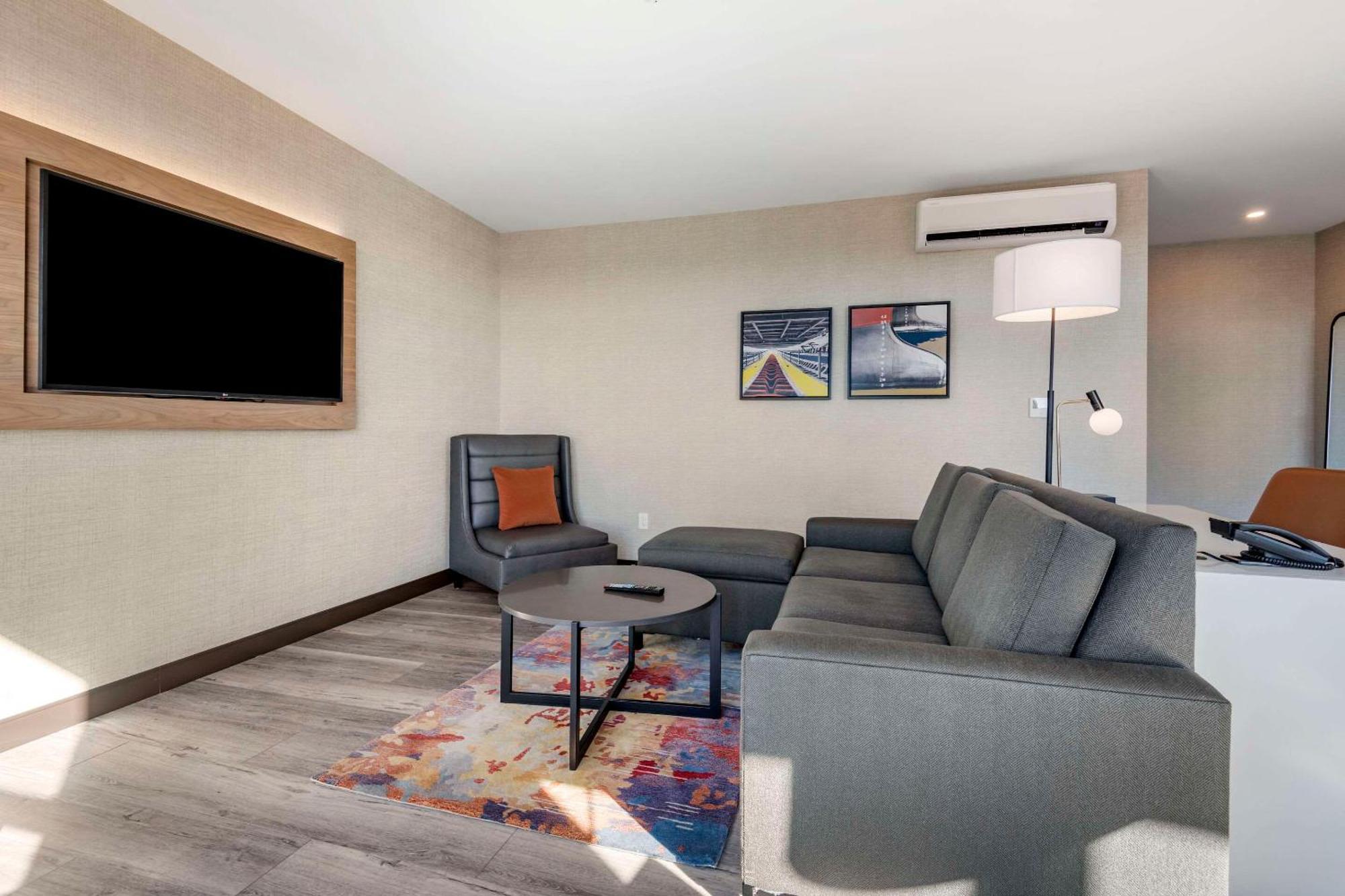Cambria Hotel Portland Downtown Old Port Екстер'єр фото