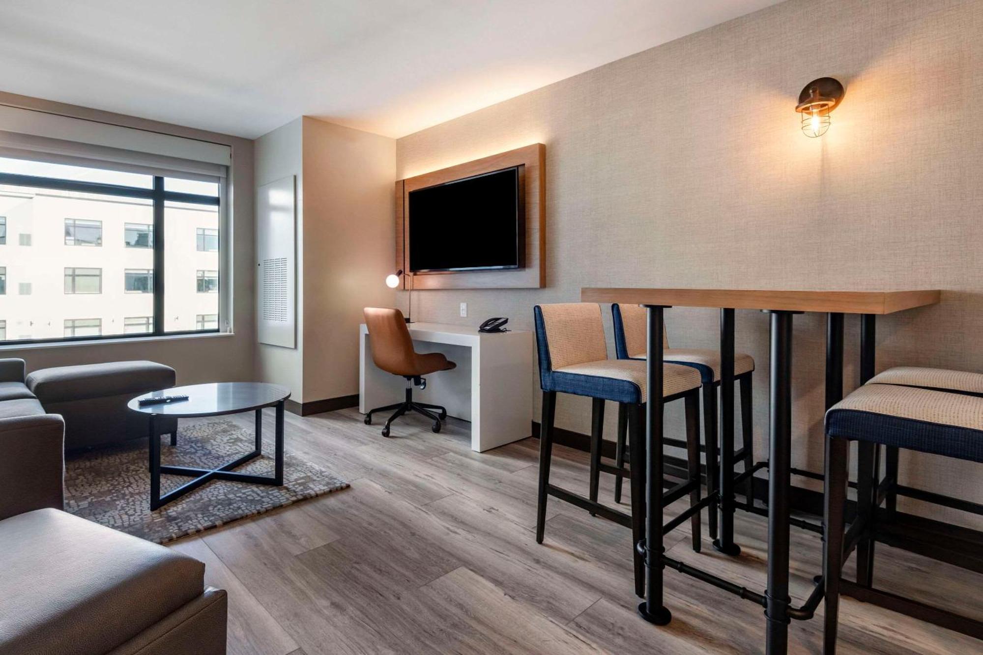 Cambria Hotel Portland Downtown Old Port Екстер'єр фото