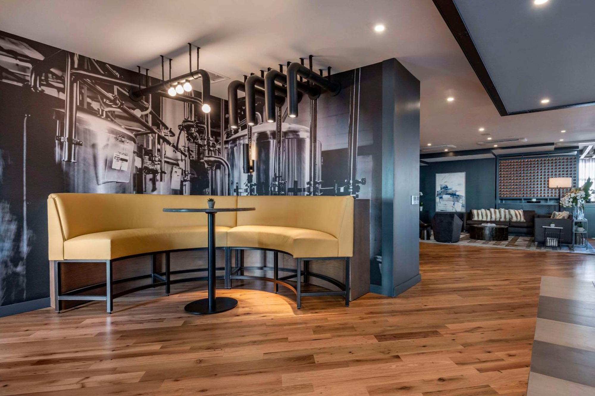 Cambria Hotel Portland Downtown Old Port Екстер'єр фото